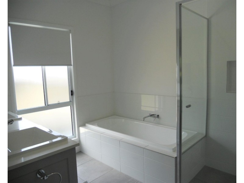 48 VICTORIA STREET, Fairfield QLD 4103