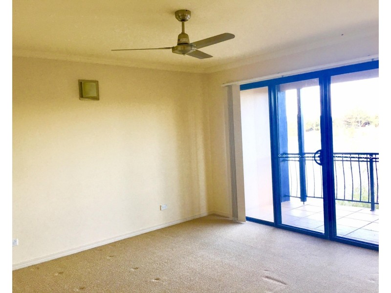 32/4 University Dr, Robina QLD 4226