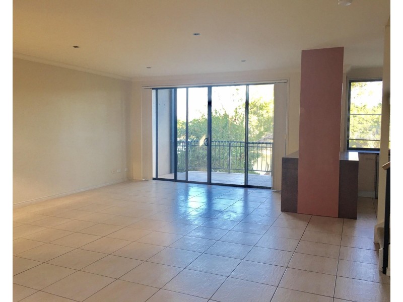 32/4 University Dr, Robina QLD 4226