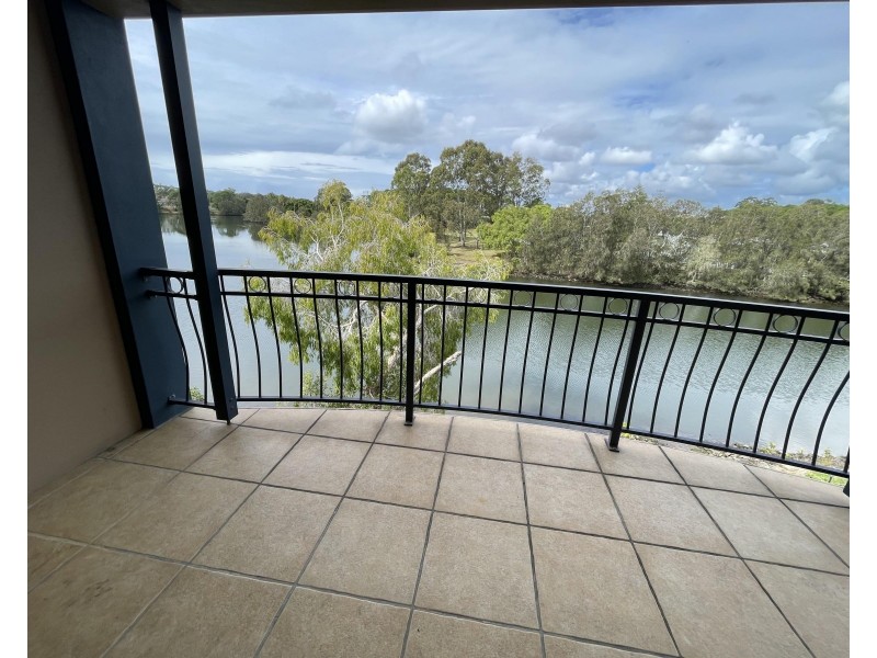 32/4 University Dr, Robina QLD 4226