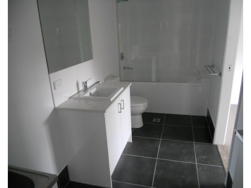 2/15 LOCH WAY, Brassall QLD 4305