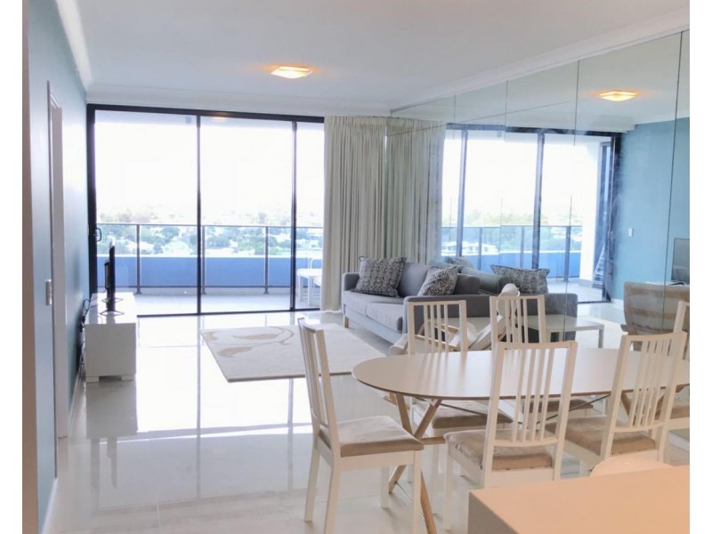 5 Harbourside Drive, Biggera Waters QLD 4216