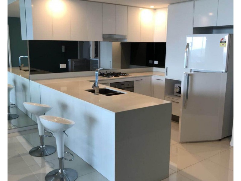 5 Harbourside Drive, Biggera Waters QLD 4216