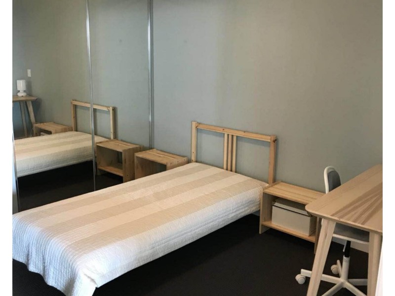 5 Harbourside Drive, Biggera Waters QLD 4216