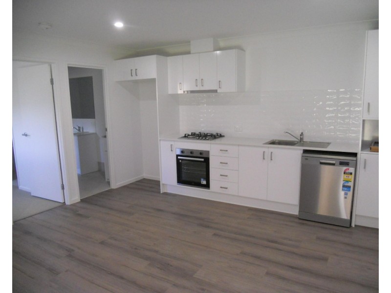 2/215 WORKSHOPS STREET, Brassall QLD 4305