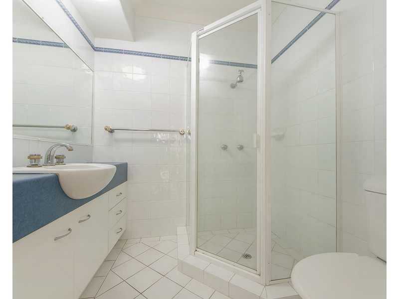 34 Albicore Street, Mermaid Waters QLD 4218