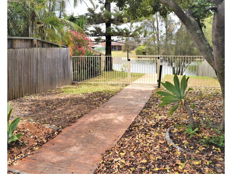 34 Albicore Street, Mermaid Waters QLD 4218