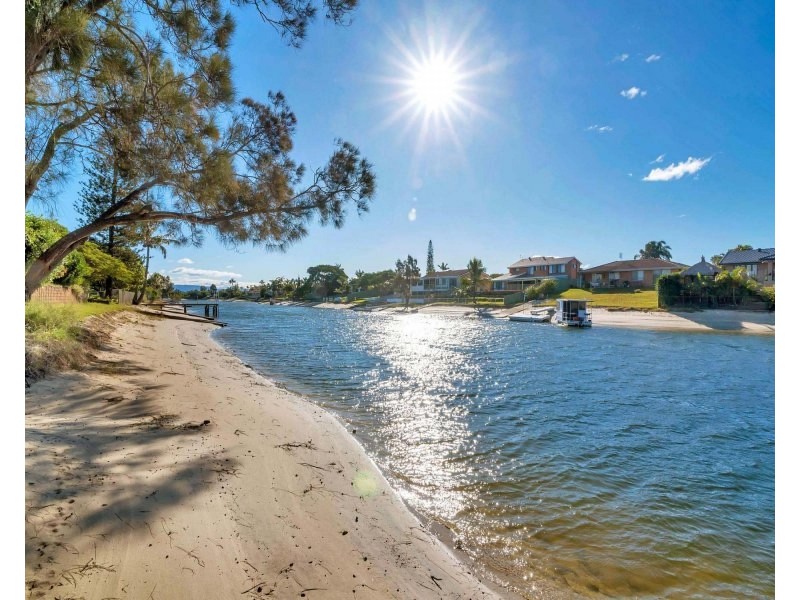 34 Albicore Street, Mermaid Waters QLD 4218