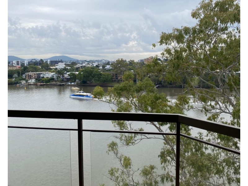 124  Macquarie Street, St Lucia QLD 4067