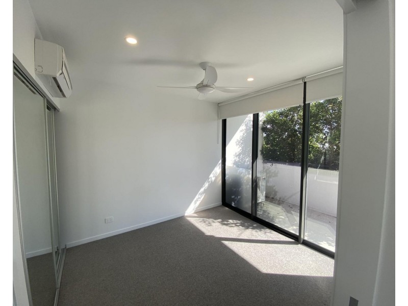 303/266  Stanhill Dr, Chevron Island QLD 4217