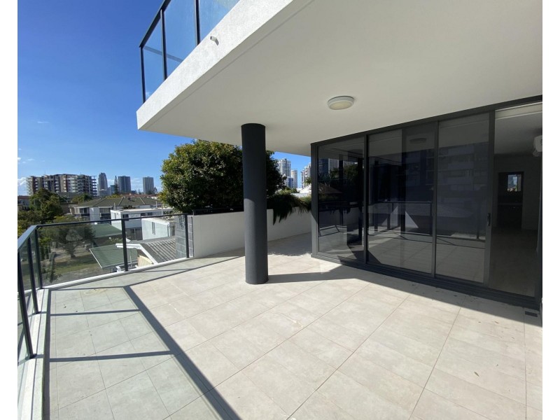 303/266  Stanhill Dr, Chevron Island QLD 4217