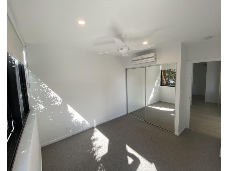 303/266  Stanhill Dr, Chevron Island QLD 4217