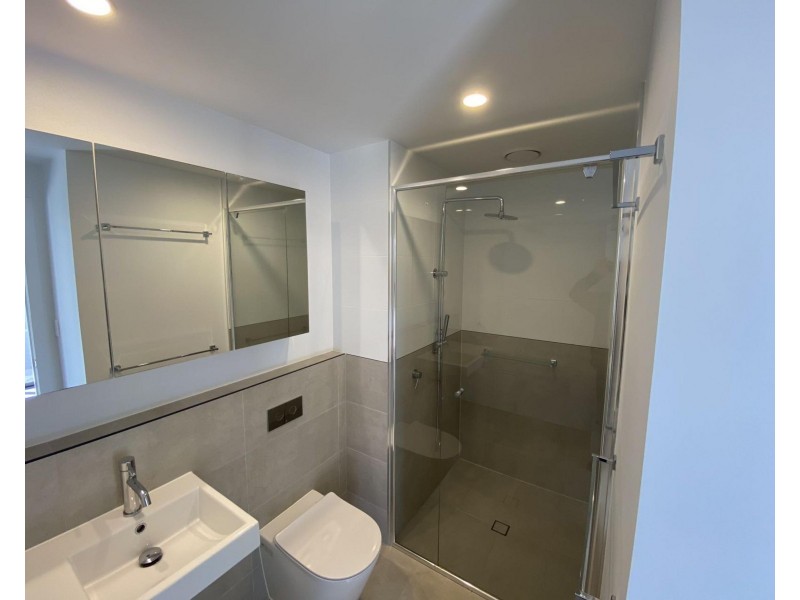 303/266  Stanhill Dr, Chevron Island QLD 4217