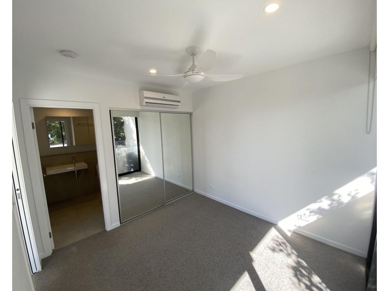 303/266  Stanhill Dr, Chevron Island QLD 4217