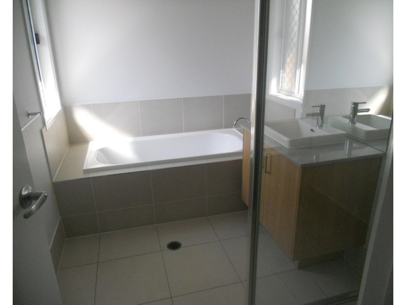 5 CELIA STREET, Ripley QLD 4306