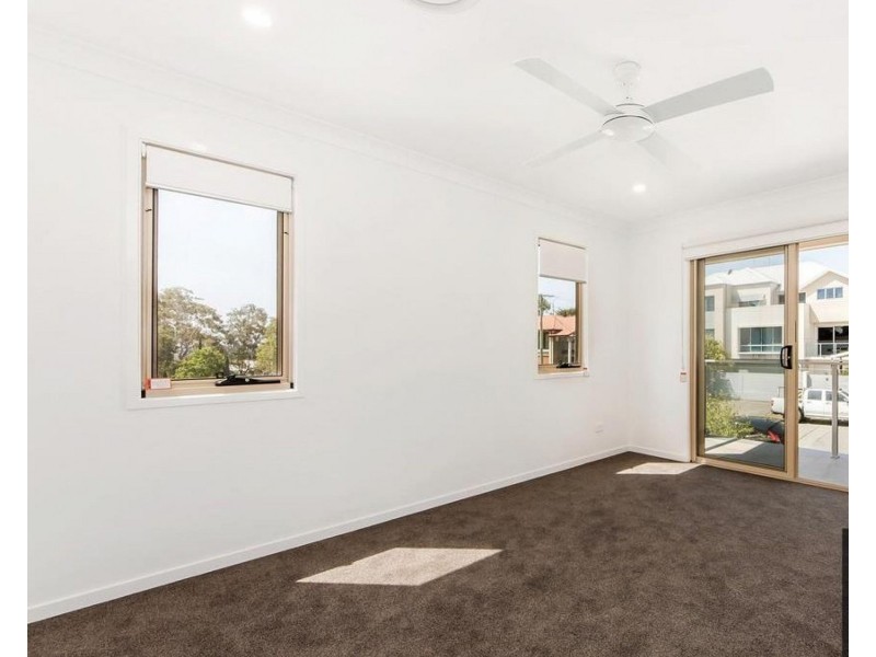 85 Pohlman Street, Southport QLD 4215