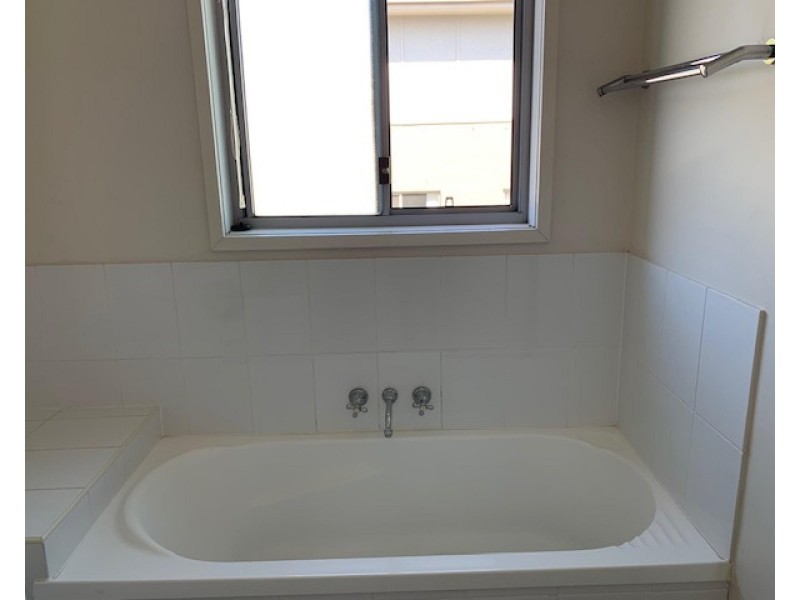 Pacific Pines QLD 4211