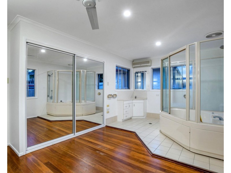 9 Parkview Court, Southport QLD 4215