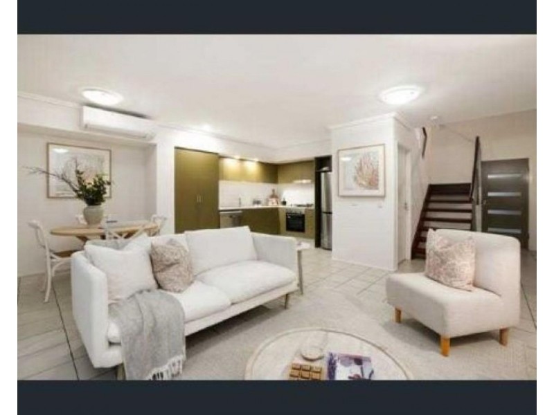 23 Walsh Street, Milton QLD 4064