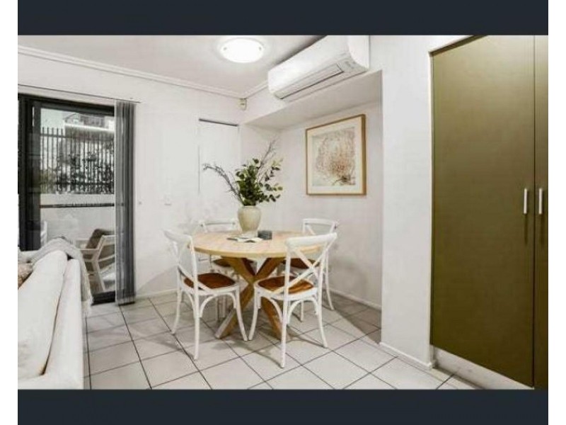 23 Walsh Street, Milton QLD 4064