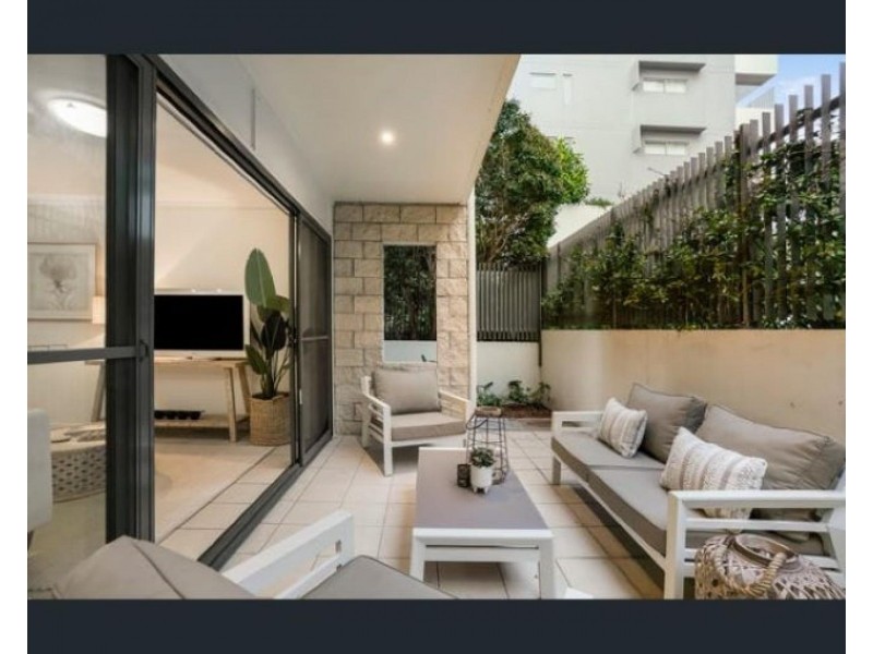 23 Walsh Street, Milton QLD 4064