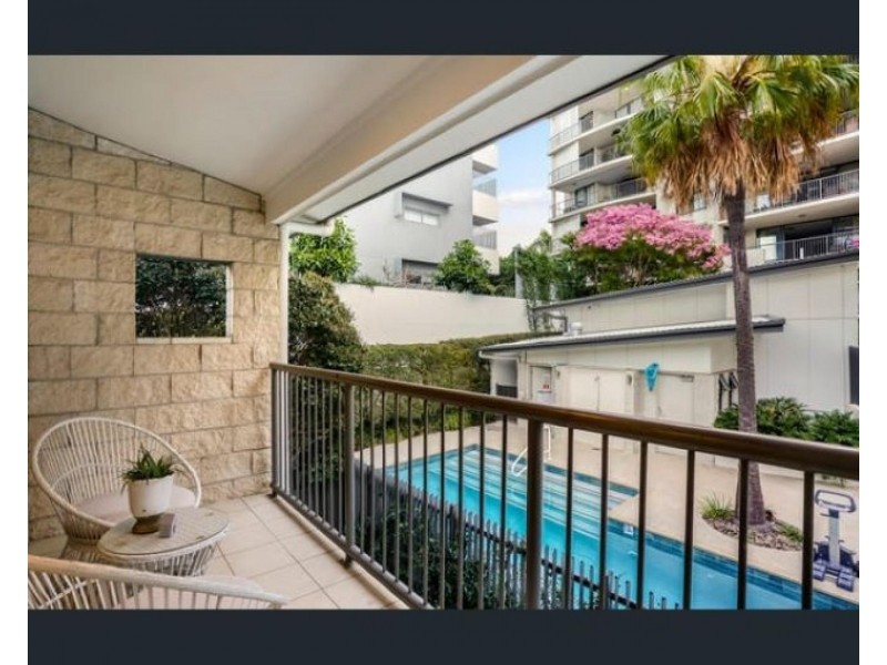 23 Walsh Street, Milton QLD 4064