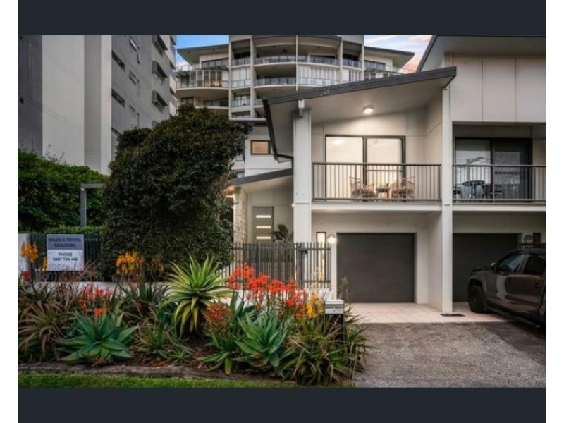 23 Walsh Street, Milton QLD 4064