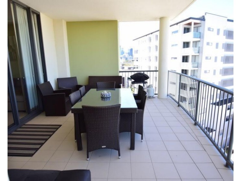 1096/18 Manning Street, Milton QLD 4064