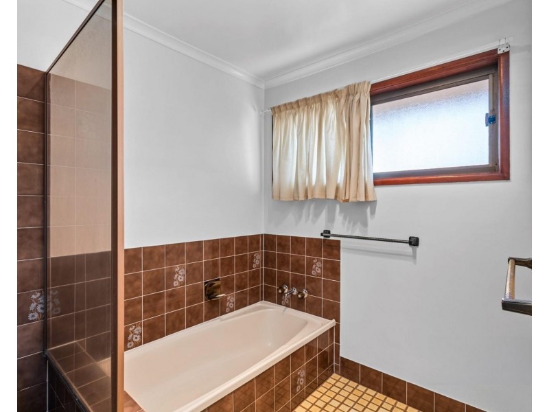 25 Bacchus Street, Robertson QLD 4109