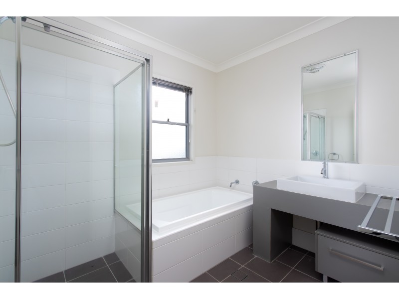 16 The Landings ( East  ), Upper Coomera QLD 4209
