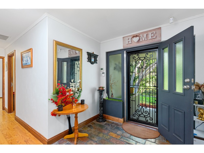 54 Glenwood Drive, Bellevue Heights SA 5050