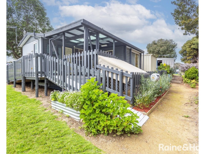 Cabin 30/4 Madsen St, Hindmarsh Island SA 5214