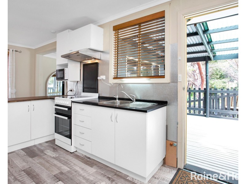 Cabin 30/4 Madsen St, Hindmarsh Island SA 5214
