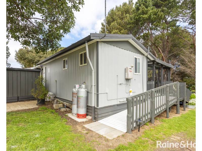 Cabin 30/4 Madsen St, Hindmarsh Island SA 5214