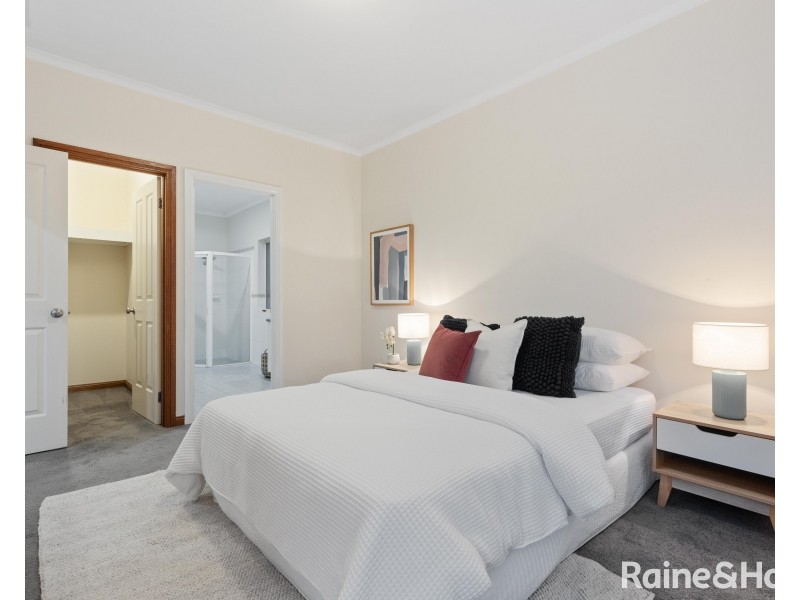 6 Dotterel Place, Mawson Lakes SA 5095