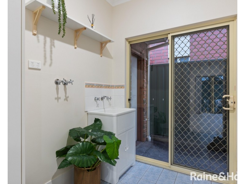 6 Dotterel Place, Mawson Lakes SA 5095