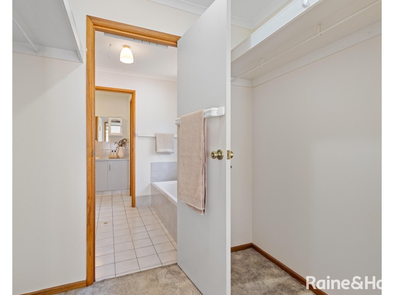 1 Littler Drive, Fairview Park SA 5126