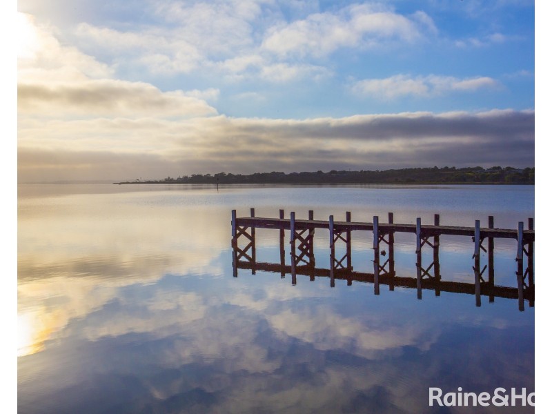 Cabin 30/4 Madsen St, Hindmarsh Island SA 5214