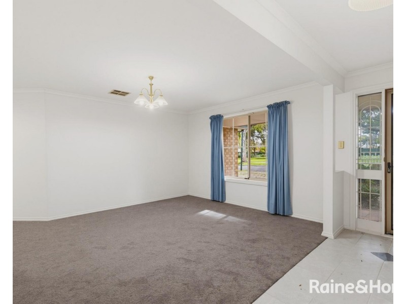 11 Flinders Road, Hillcrest SA 5086