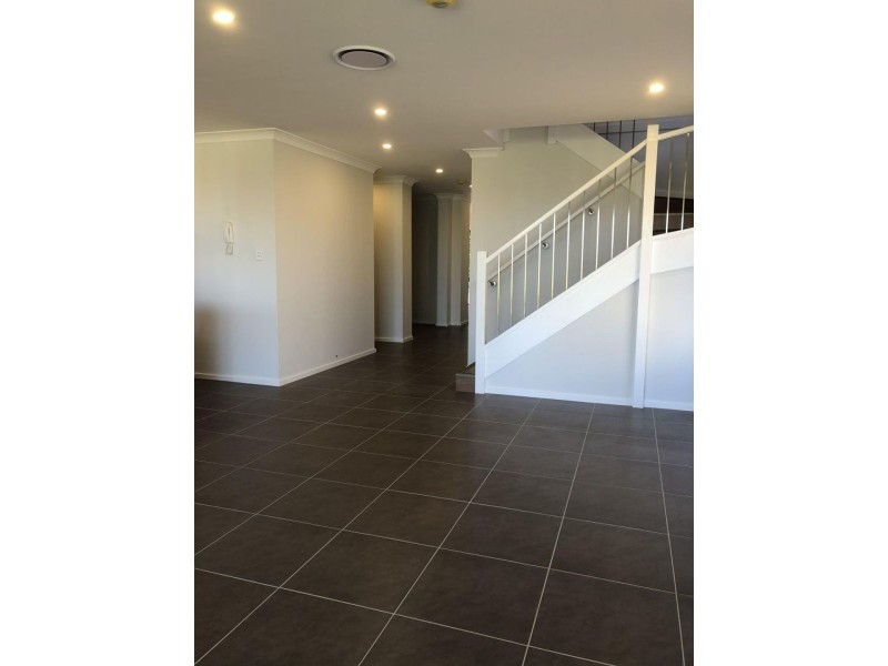 30 Oakhill Cres, Colebee NSW 2761