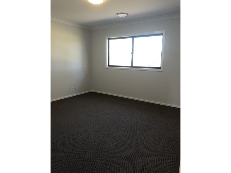 30 Oakhill Cres, Colebee NSW 2761