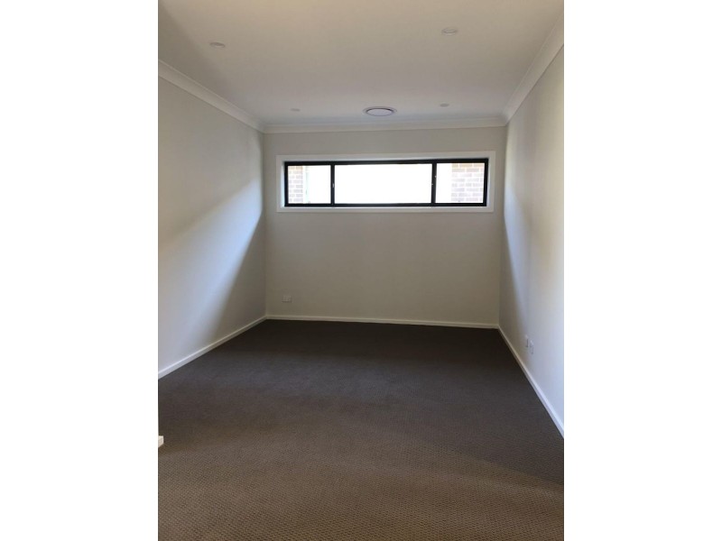 30 Oakhill Cres, Colebee NSW 2761