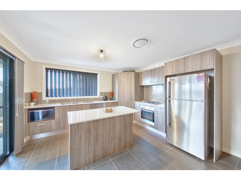 4 Courtney Loop, Oran Park NSW 2570