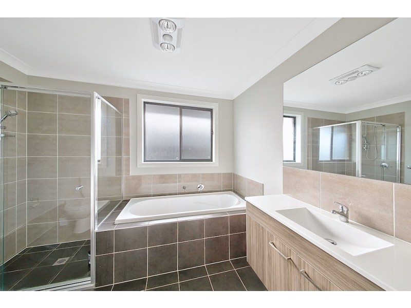 4 Courtney Loop, Oran Park NSW 2570