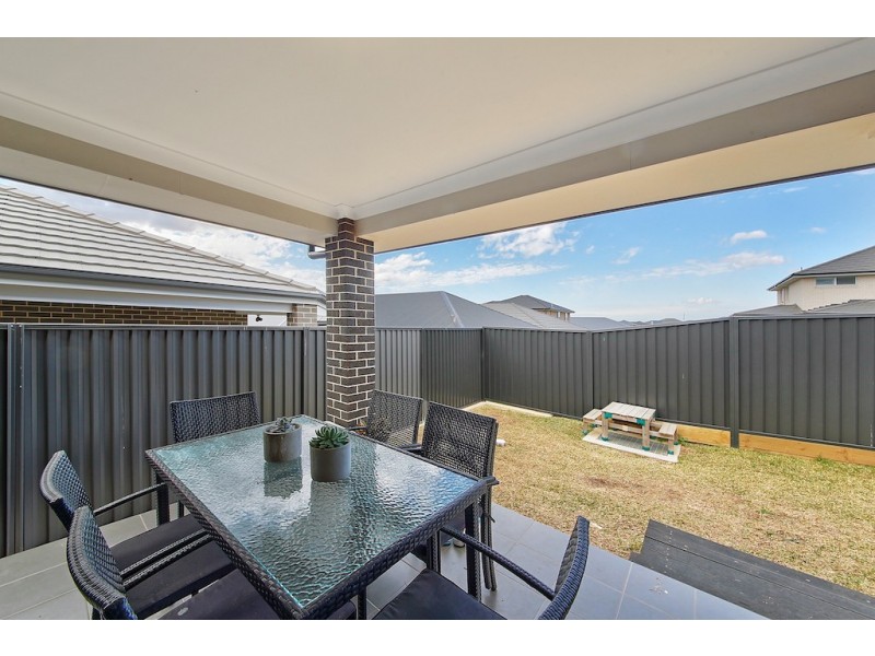 4 Courtney Loop, Oran Park NSW 2570