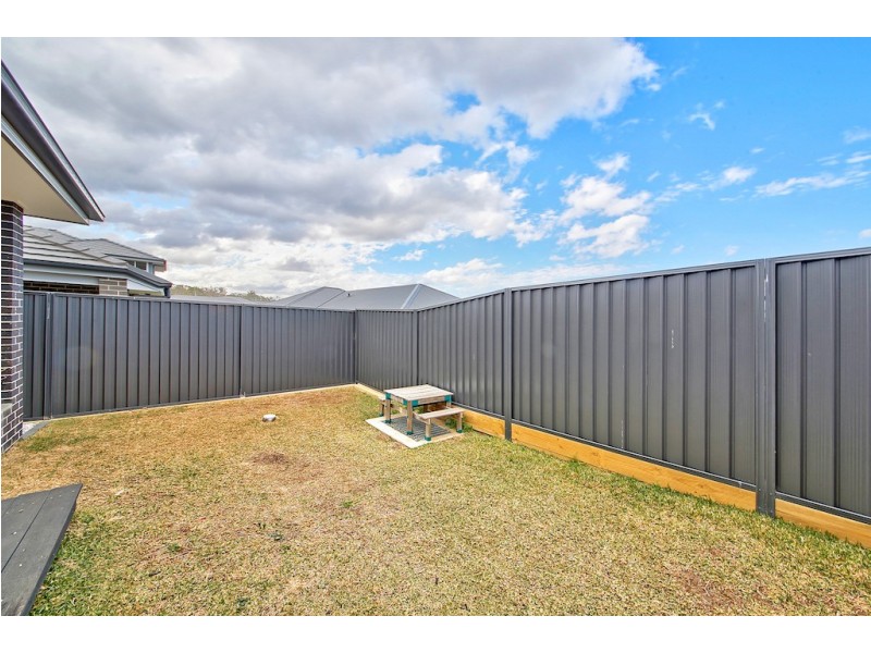 4 Courtney Loop, Oran Park NSW 2570