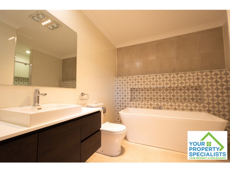 7B Lowndes Drive, Oran Park NSW 2570