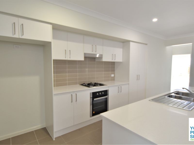 19 Lawrence Street, Oran Park NSW 2570