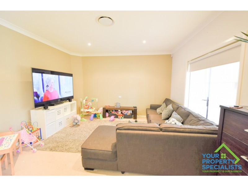 11 Lochview Crescent, Mount Annan NSW 2567