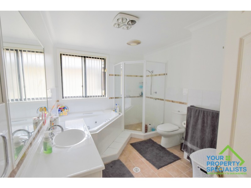 11 Lochview Crescent, Mount Annan NSW 2567